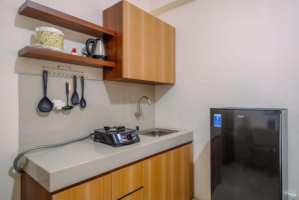 Room | Private kitchen | Fridge, stovetop, cookware/dishes/utensils