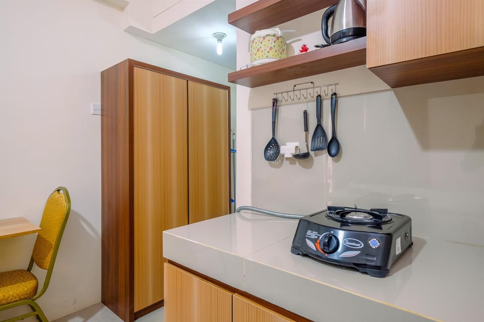 Room | Private kitchen | Fridge, stovetop, cookware/dishes/utensils