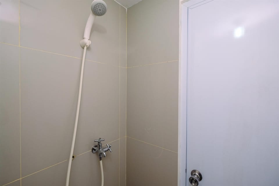 Room | Bathroom | Shower, free toiletries, towels