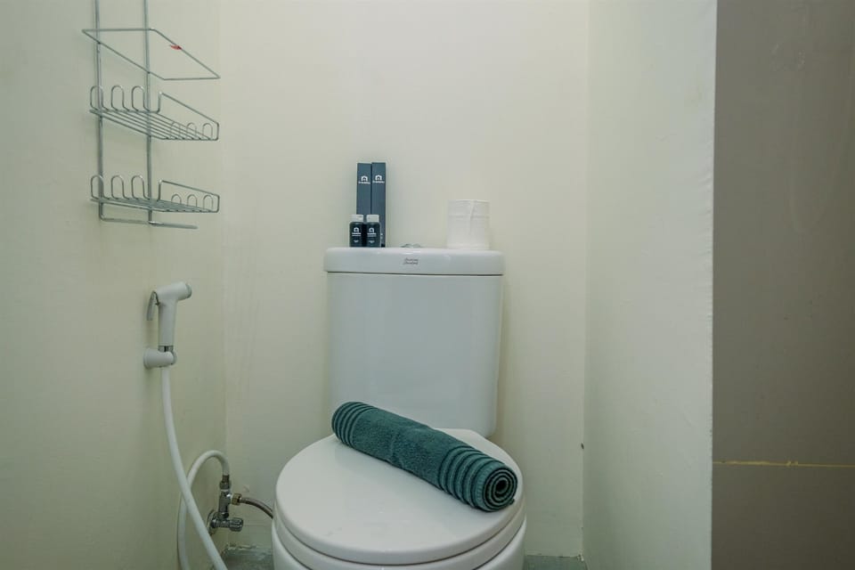 Room | Bathroom | Shower, free toiletries, towels