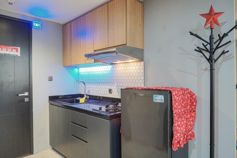 Room | Private kitchen | Fridge, stovetop, cookware/dishes/utensils