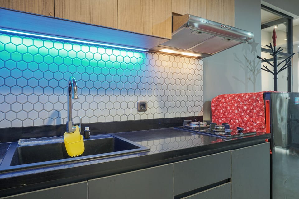 Room | Private kitchen | Fridge, stovetop, cookware/dishes/utensils