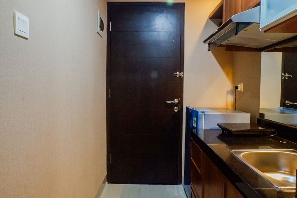 Room | Private kitchen | Fridge, stovetop, cookware/dishes/utensils