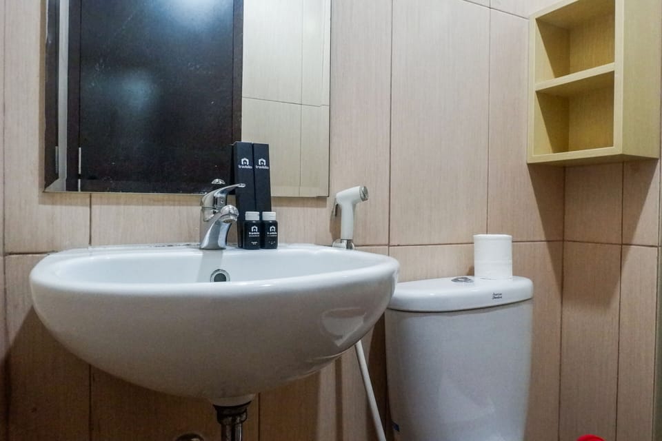 Room | Bathroom | Shower, free toiletries, towels