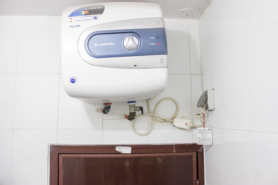 Room | Bathroom | Shower, free toiletries, towels