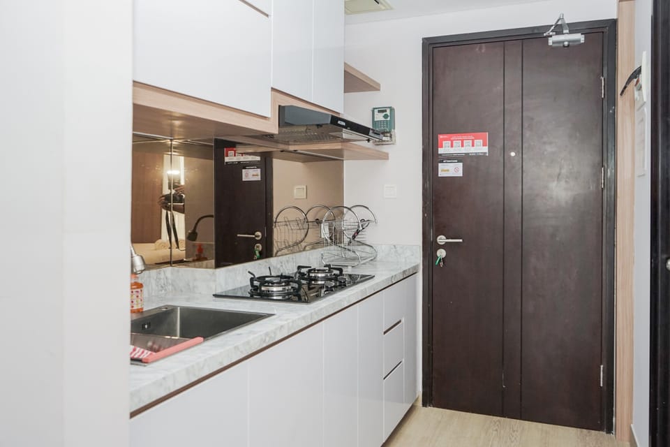 Room | Private kitchen | Fridge, stovetop, dishwasher, cookware/dishes/utensils