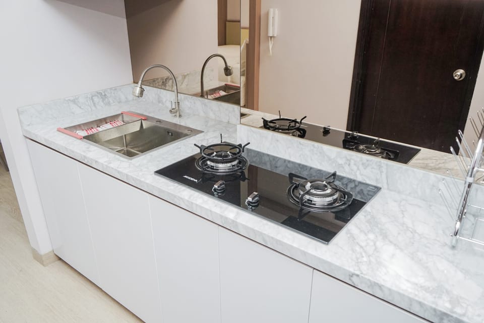 Room | Private kitchen | Fridge, stovetop, dishwasher, cookware/dishes/utensils