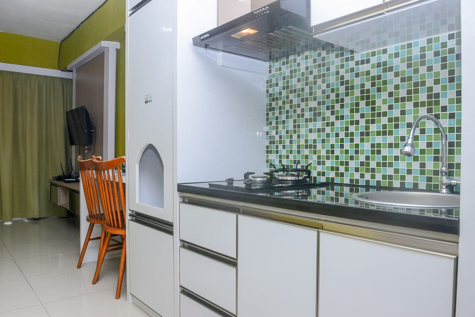 Room | Private kitchen | Fridge, stovetop, cookware/dishes/utensils