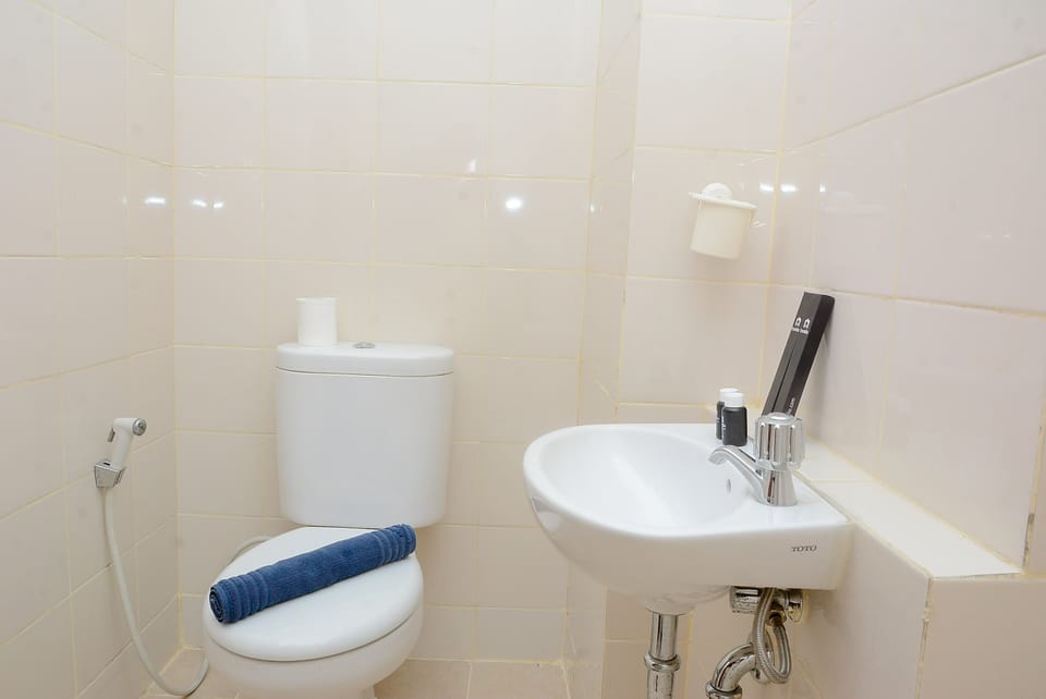 Room | Bathroom | Shower, free toiletries, towels