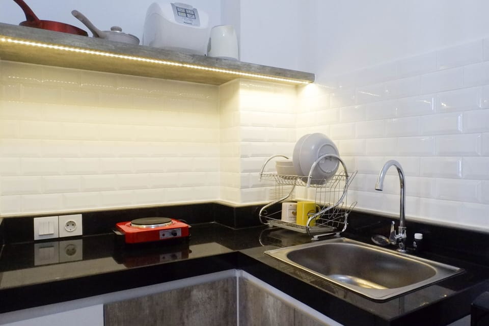 Room | Private kitchen | Fridge, stovetop, dishwasher, cookware/dishes/utensils