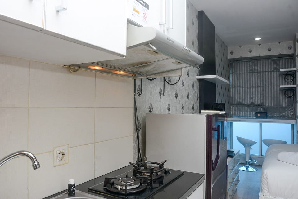 Room | Private kitchen | Fridge, stovetop, cookware/dishes/utensils