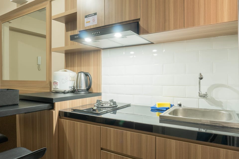 Room | Private kitchen | Fridge, stovetop, electric kettle, cookware/dishes/utensils
