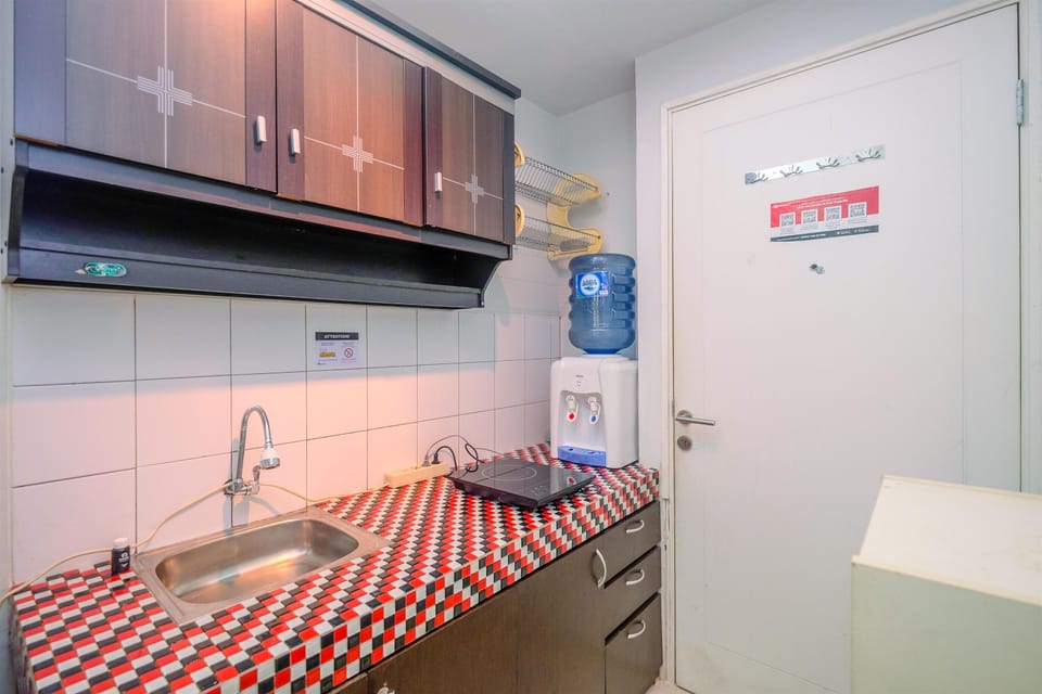 Room | Private kitchen | Fridge, stovetop, cookware/dishes/utensils