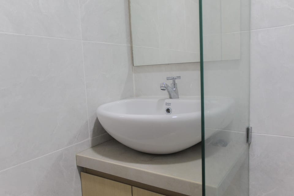 Room | Bathroom | Shower, free toiletries, towels