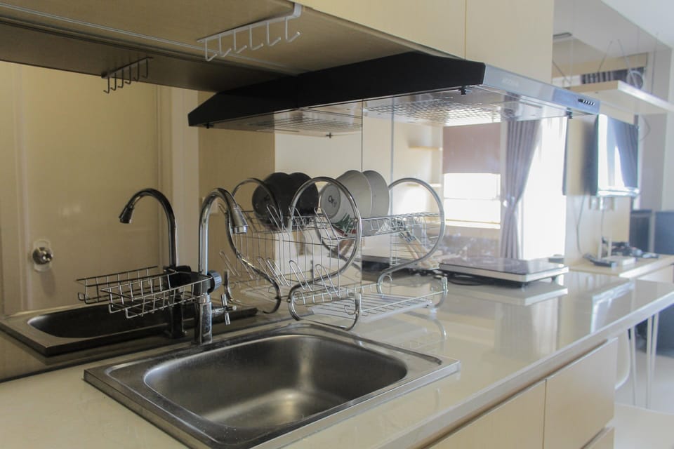 Room | Private kitchen | Fridge, stovetop, cookware/dishes/utensils