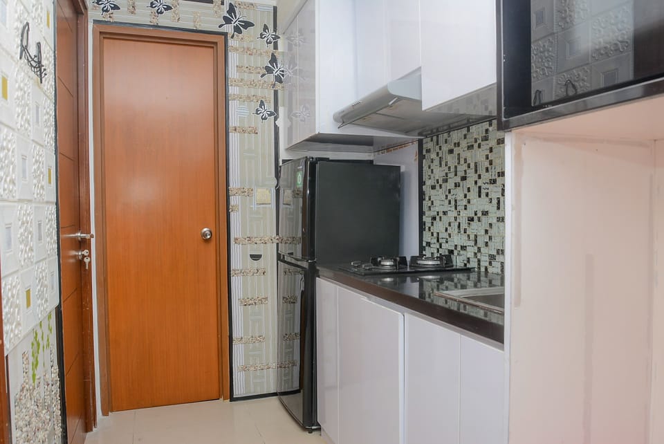 Room | Private kitchen | Fridge, stovetop, electric kettle, cookware/dishes/utensils