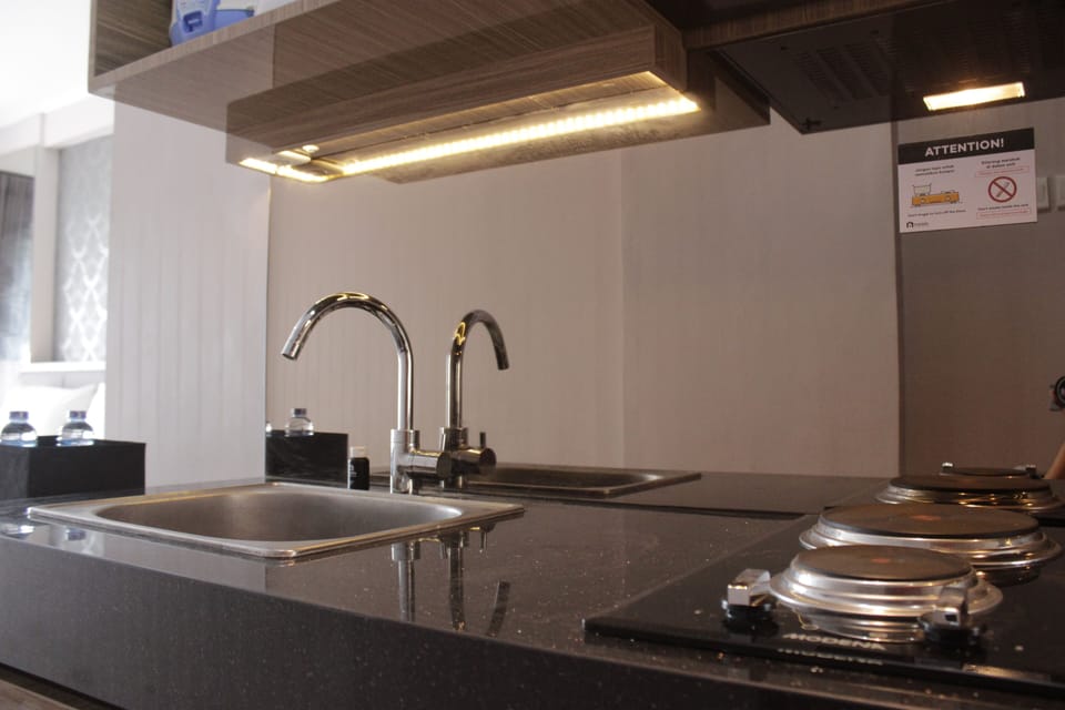 Room | Private kitchen | Fridge, stovetop, dishwasher, cookware/dishes/utensils