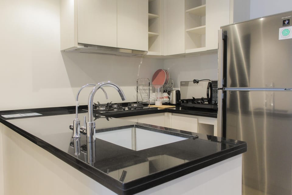 Room | Private kitchen | Fridge, stovetop, cookware/dishes/utensils