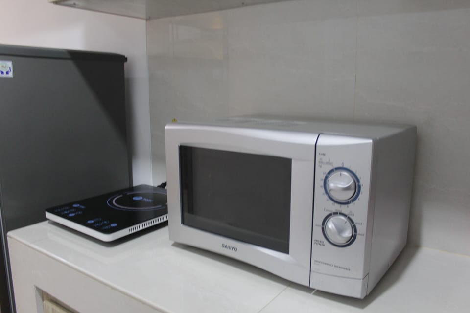 Room | Private kitchen | Fridge, stovetop, cookware/dishes/utensils