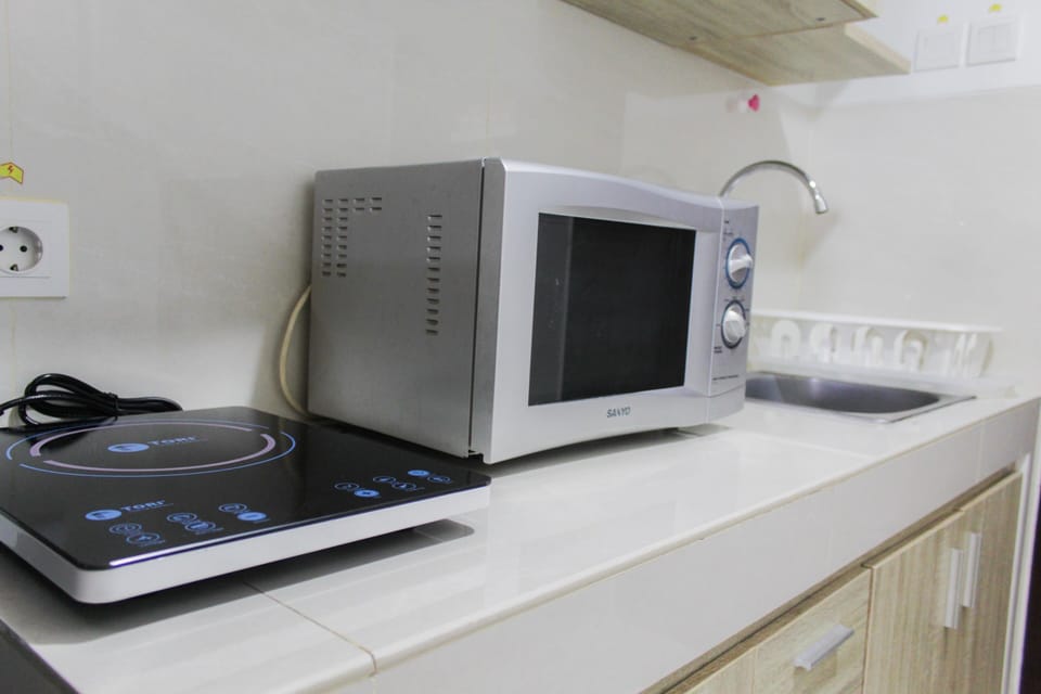 Room | Private kitchen | Fridge, stovetop, cookware/dishes/utensils