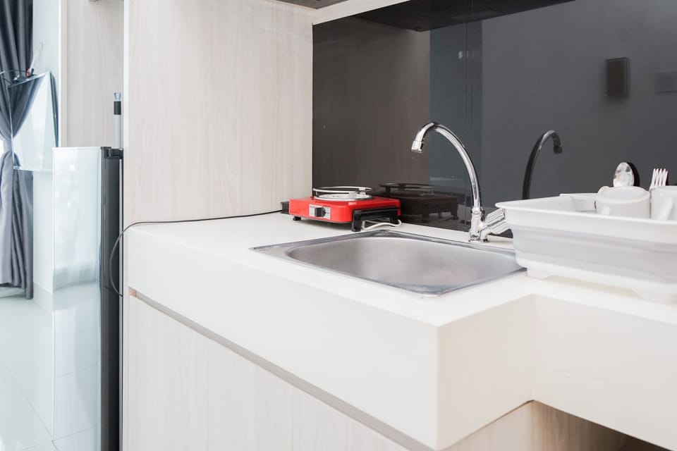 Room | Private kitchen | Fridge, stovetop, cookware/dishes/utensils