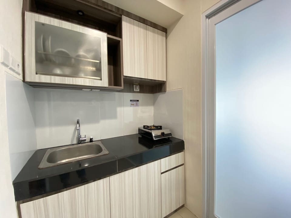Room | Private kitchen | Fridge, stovetop, cookware/dishes/utensils