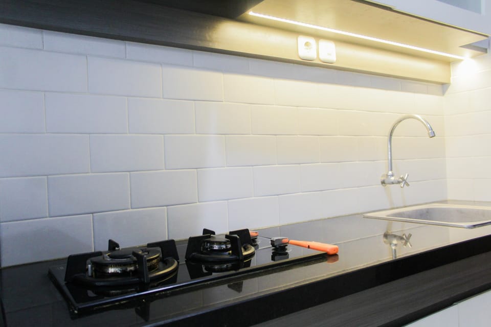 Room | Private kitchen | Fridge, stovetop, cookware/dishes/utensils