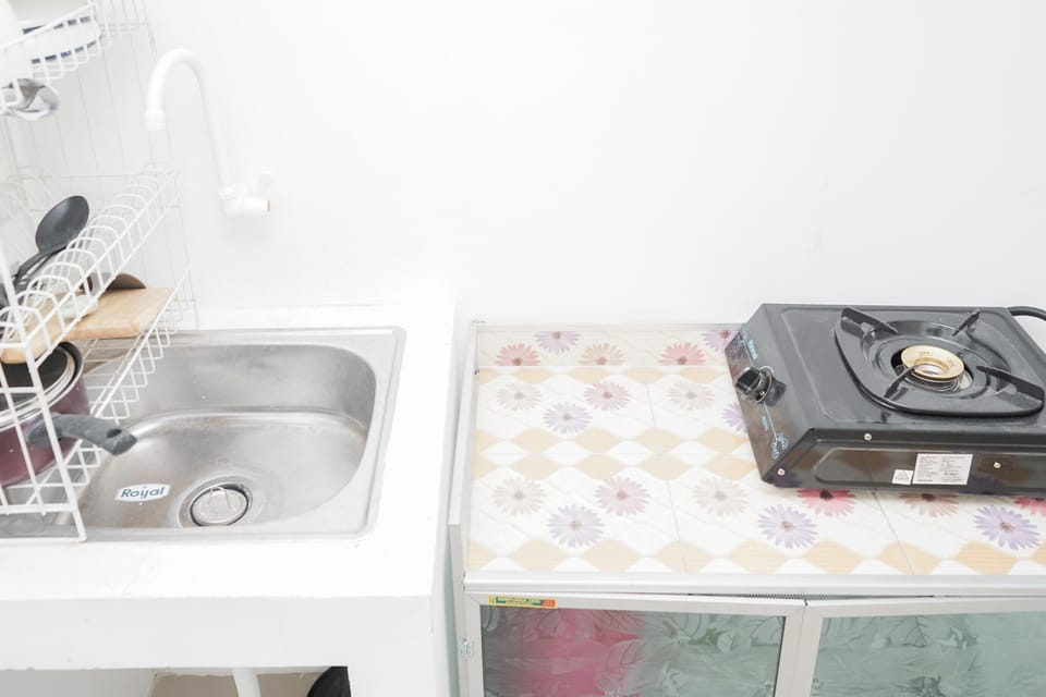 Room | Private kitchen | Fridge, stovetop, cookware/dishes/utensils