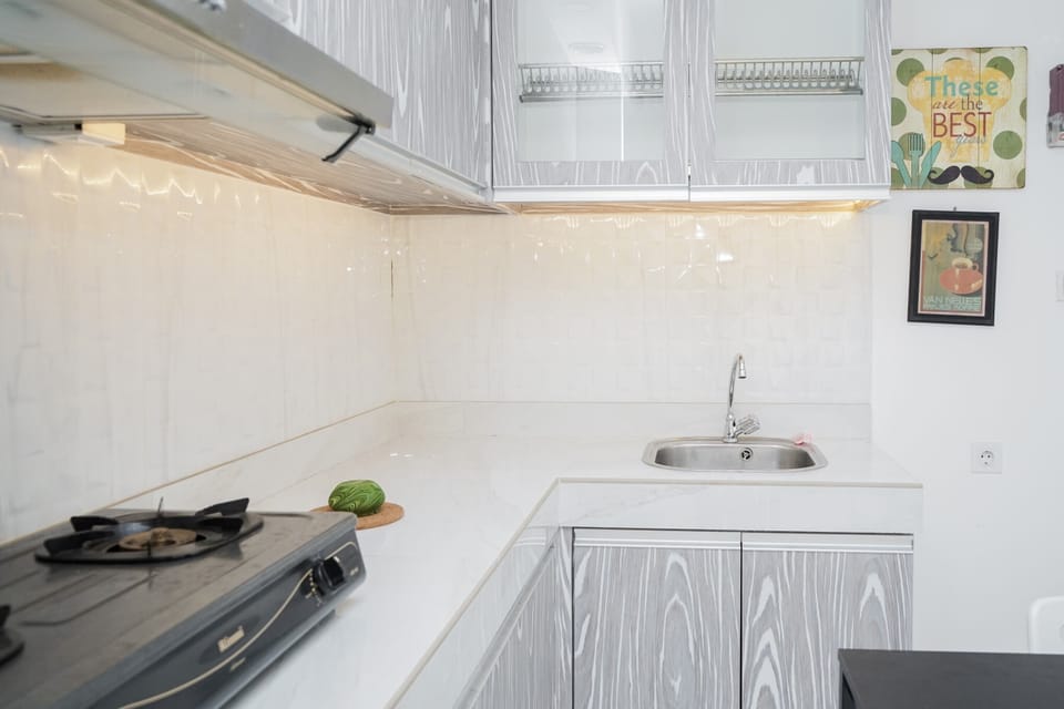 Room | Private kitchen | Fridge, stovetop, cookware/dishes/utensils