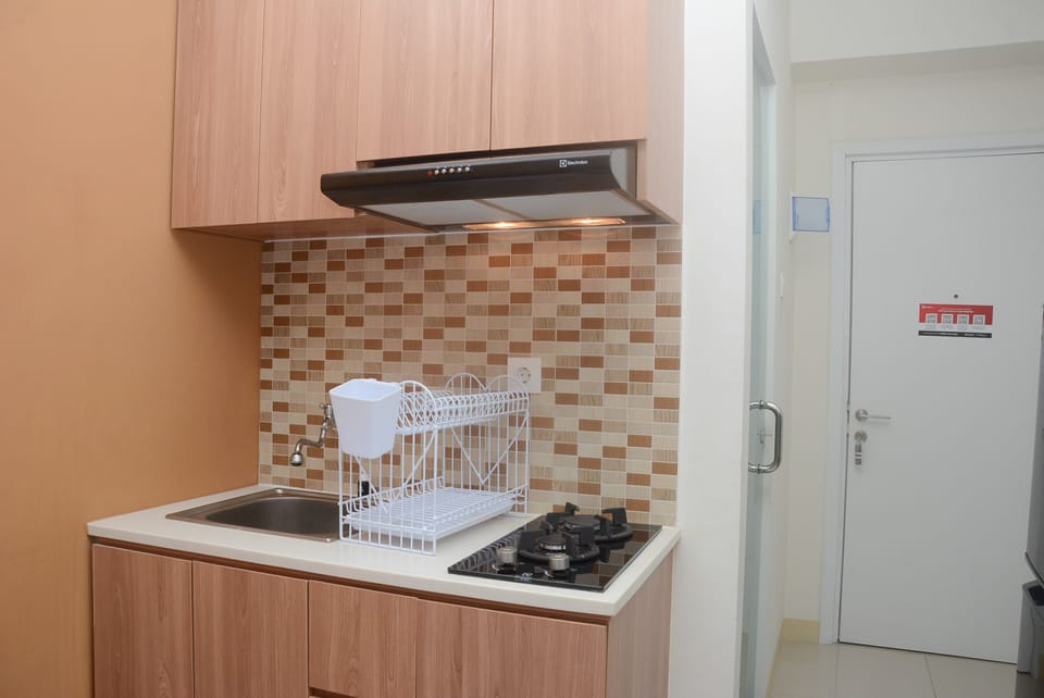 Room | Private kitchen | Fridge, stovetop, cookware/dishes/utensils