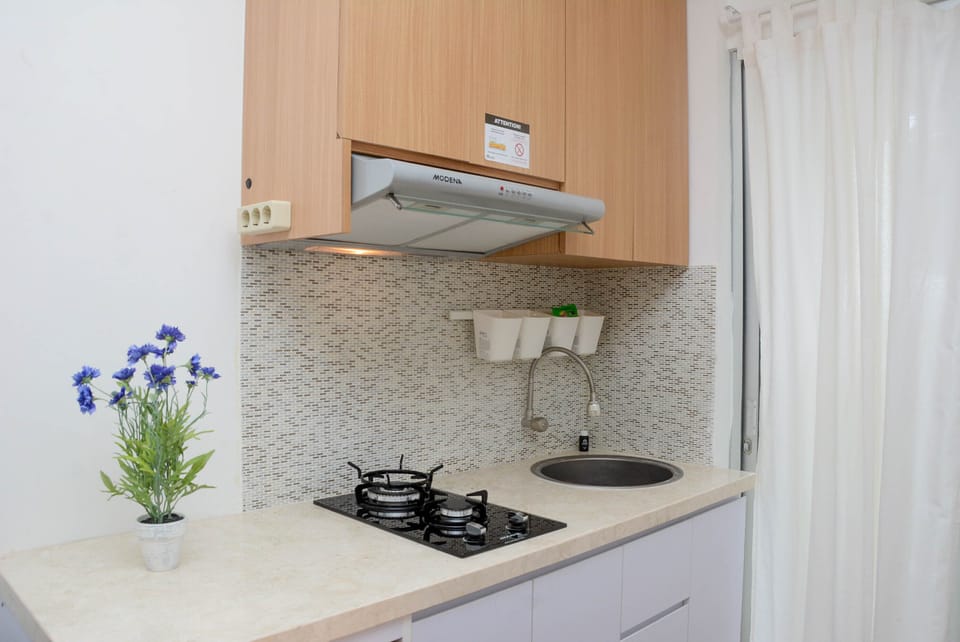 Room | Private kitchen | Fridge, stovetop, cookware/dishes/utensils