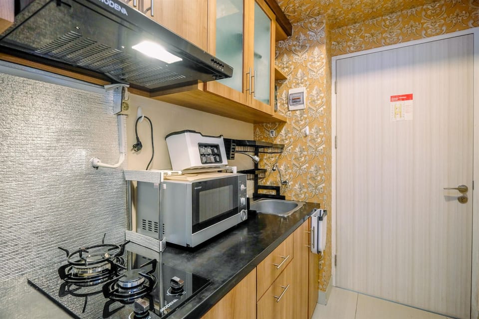Room | Private kitchen | Fridge, stovetop, cookware/dishes/utensils