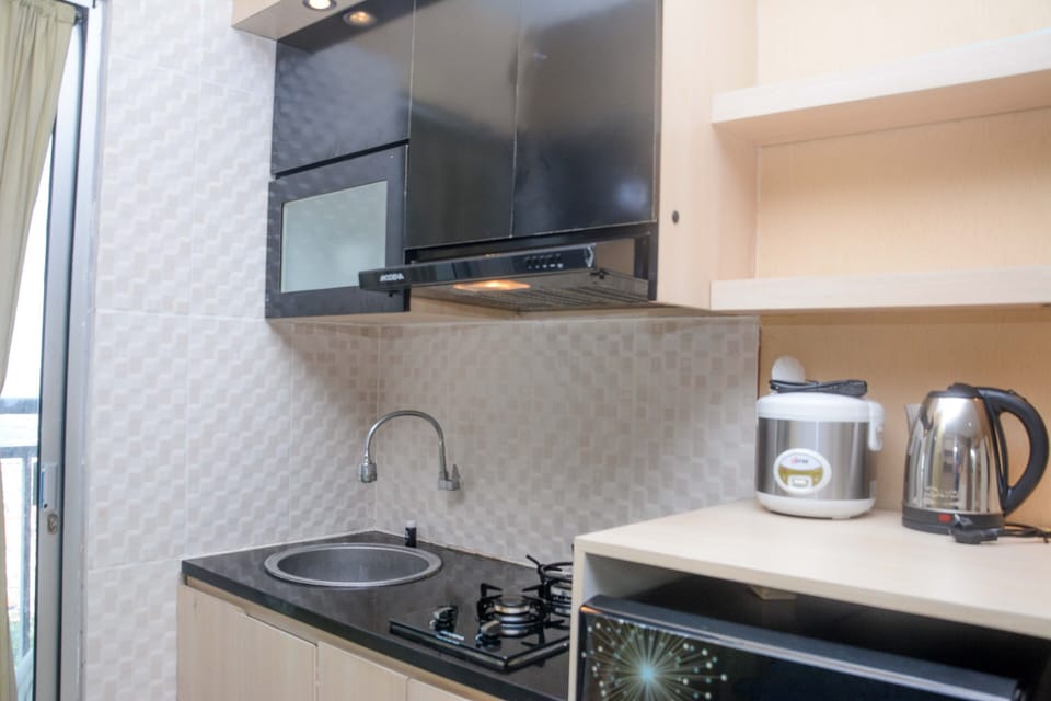 Room | Private kitchen | Fridge, stovetop, cookware/dishes/utensils