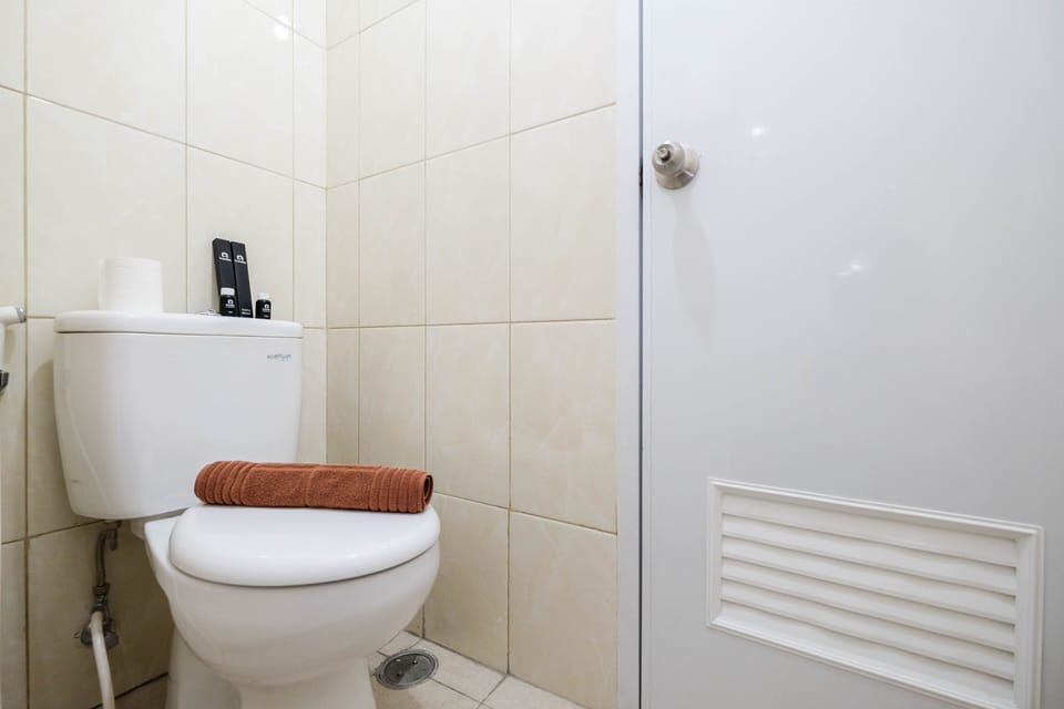 Room | Bathroom | Shower, free toiletries, towels