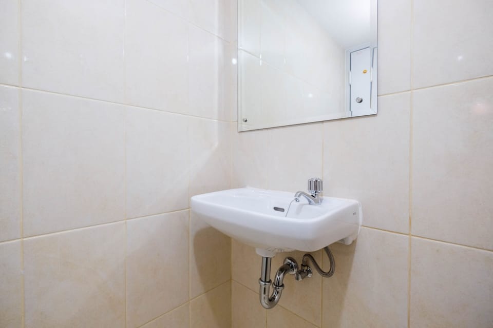Room | Bathroom | Shower, free toiletries, towels
