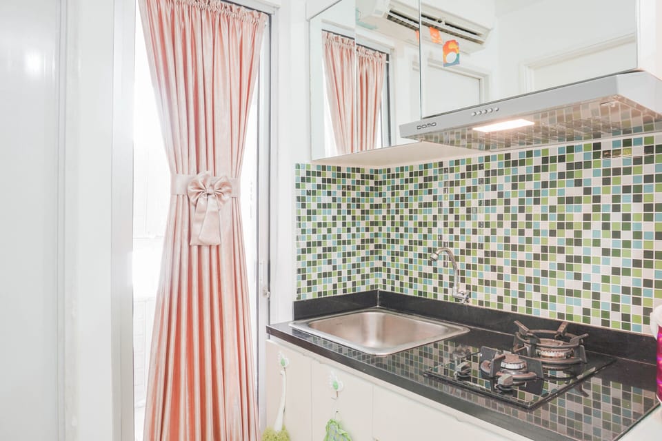 Room | Private kitchen | Fridge, stovetop, cookware/dishes/utensils
