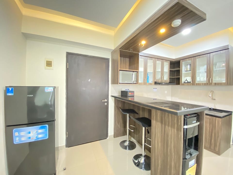 Room | Private kitchen | Fridge, stovetop, cookware/dishes/utensils