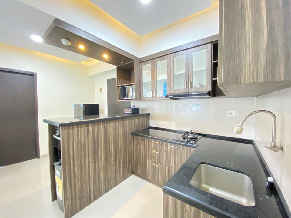 Room | Private kitchen | Fridge, stovetop, cookware/dishes/utensils