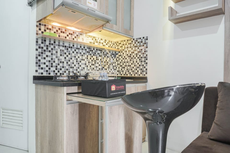 Room | Private kitchen | Fridge, stovetop, cookware/dishes/utensils