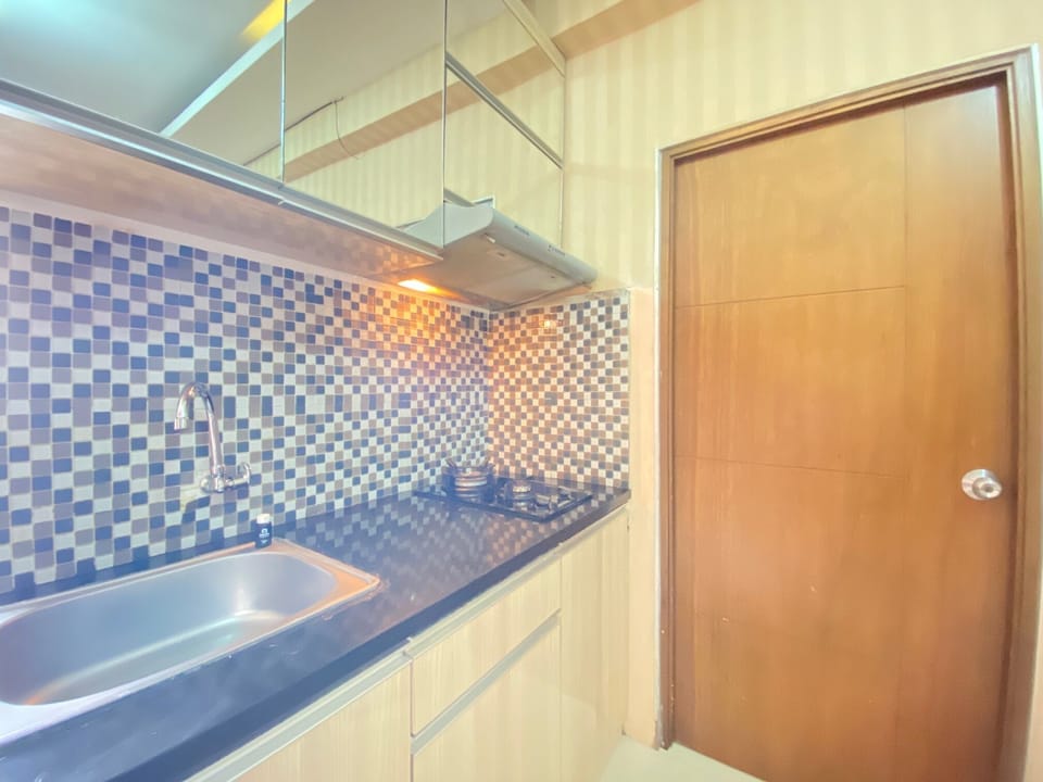 Room | Private kitchen | Fridge, stovetop, cookware/dishes/utensils