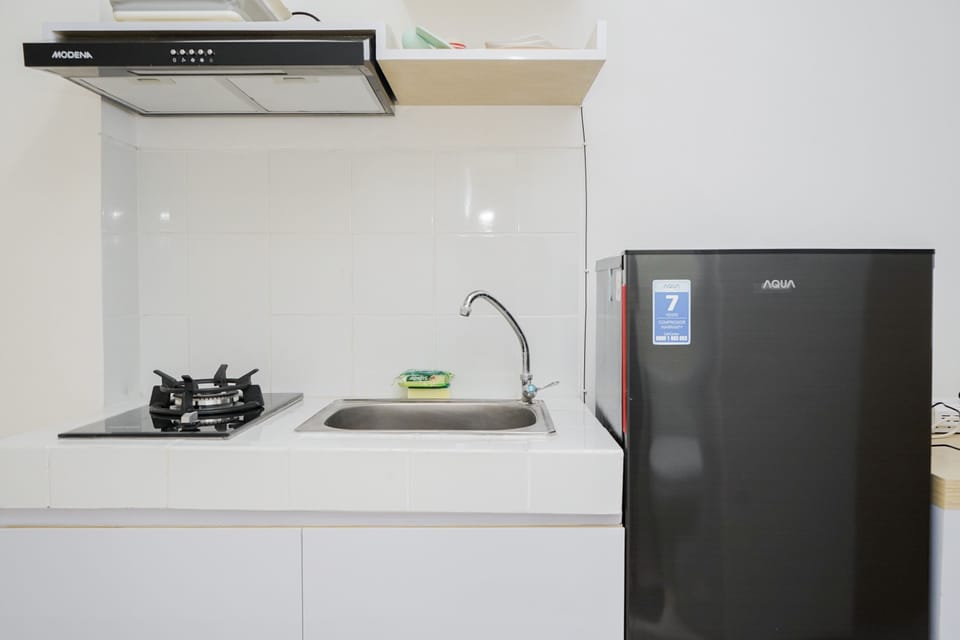Room | Private kitchen | Fridge, stovetop, electric kettle, cookware/dishes/utensils