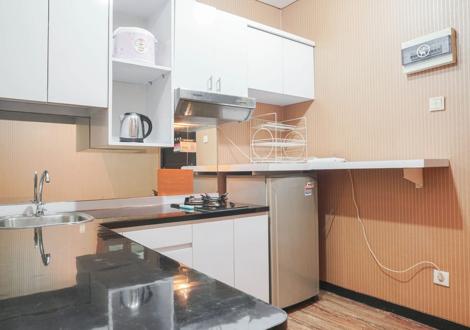 Room | Private kitchen | Fridge, stovetop, cookware/dishes/utensils