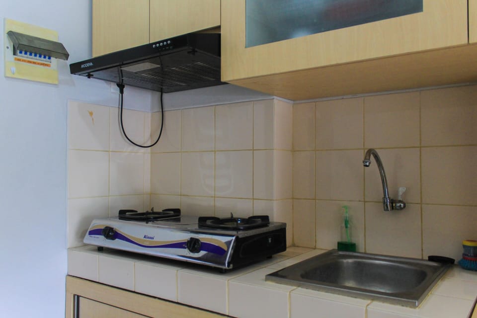 Room | Private kitchen | Fridge, stovetop, cookware/dishes/utensils