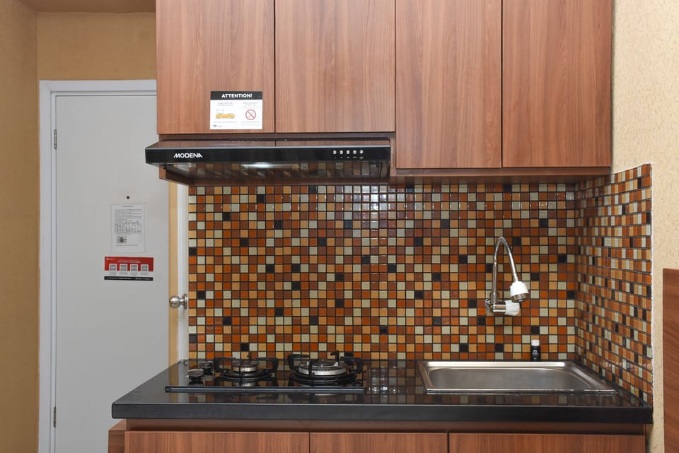 Room | Private kitchen | Fridge, stovetop, cookware/dishes/utensils
