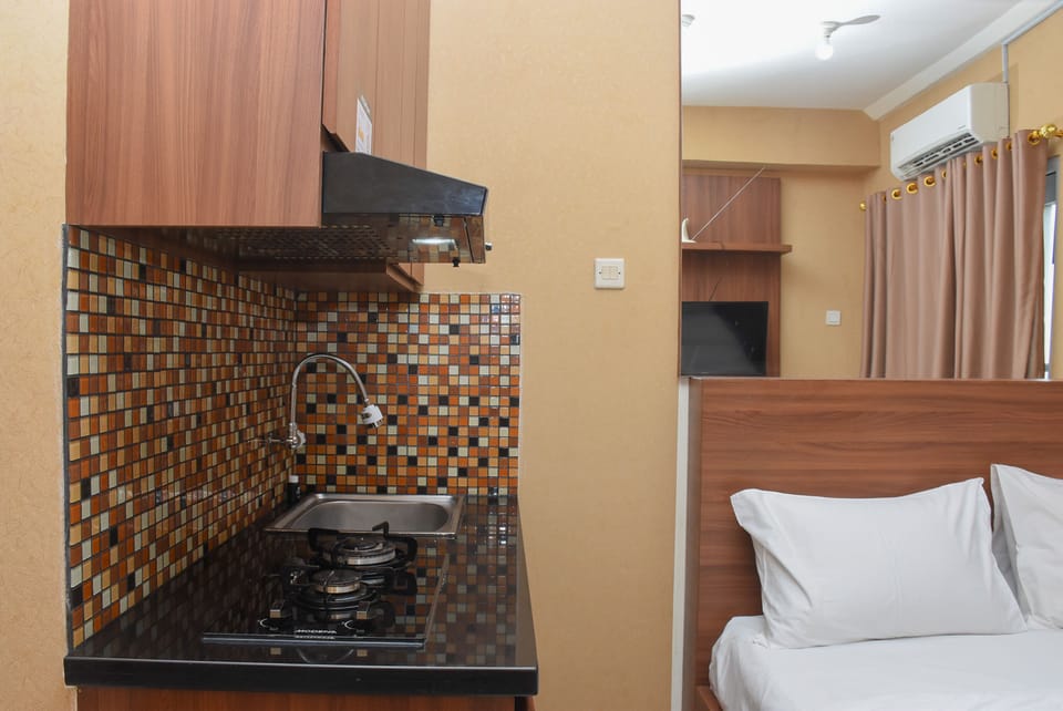 Room | Private kitchen | Fridge, stovetop, cookware/dishes/utensils