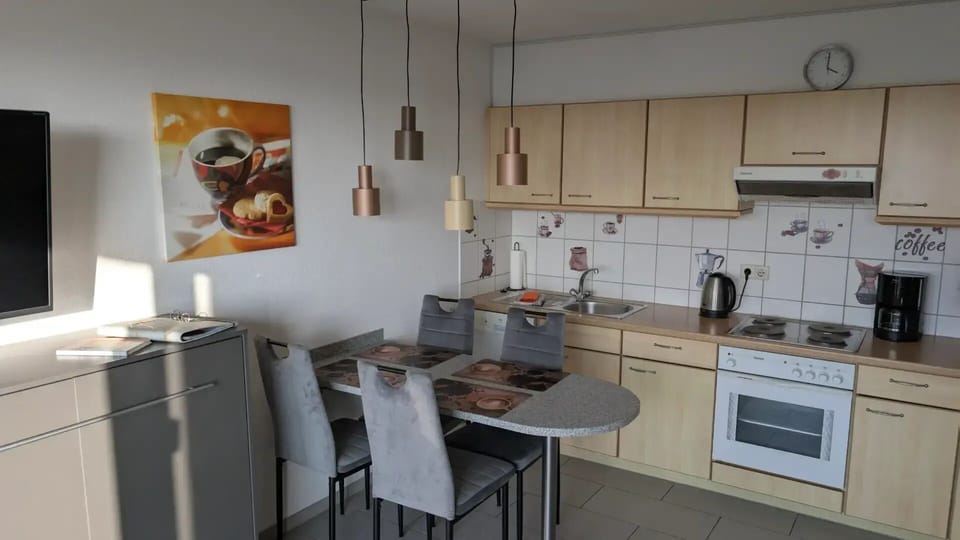 well-equipped eat-in kitchen