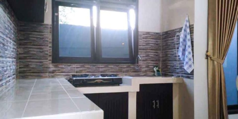 Family House | Private kitchen | Stovetop, cookware/dishes/utensils, dining table