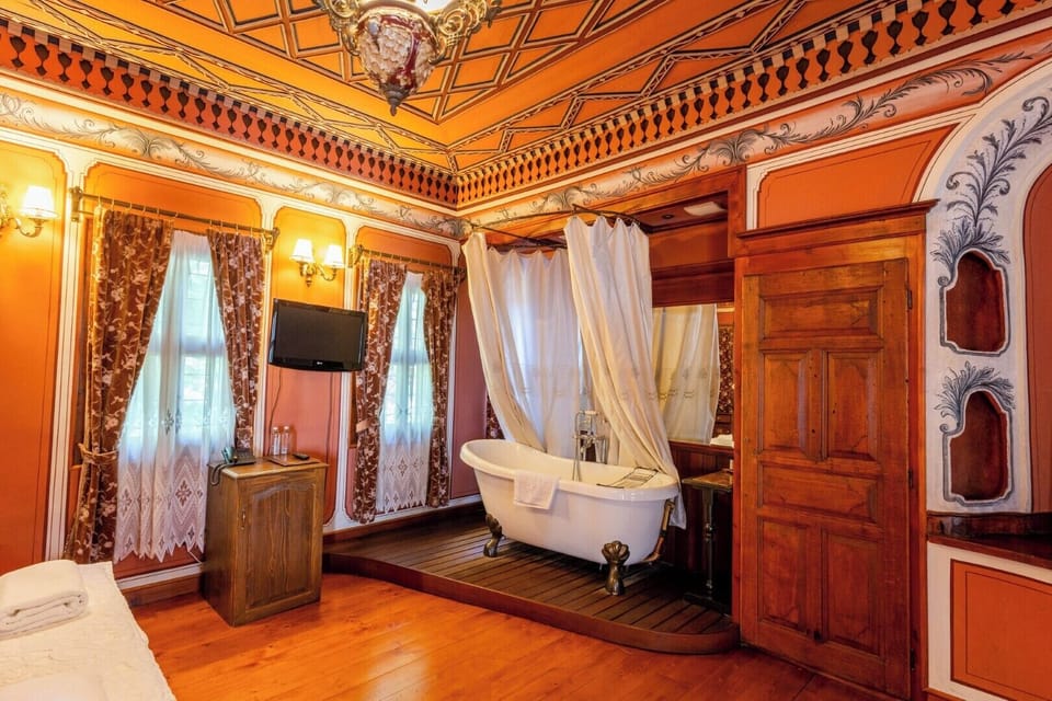 Antique Room with ancient bathtub | Egyptian cotton sheets, premium bedding, free minibar items