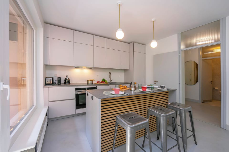 Family Apartment, 1 Bedroom, Balcony, Lakeside (Coloratura) | Private kitchen | Fridge, microwave, oven, stovetop