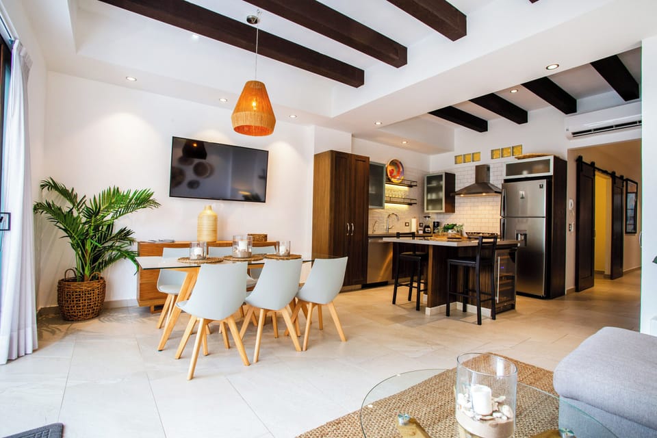 Fully equipped kitchen with dining for six